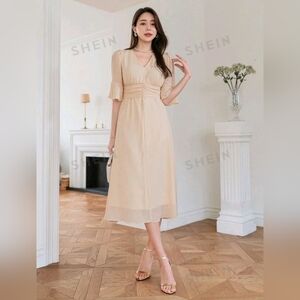 Dazy Elegant V-neck dress